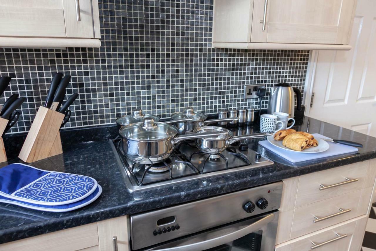 4 Bed Home, Driveway Parking Ideally Located In Latchford, Warrington - Executive St Marys House Екстериор снимка