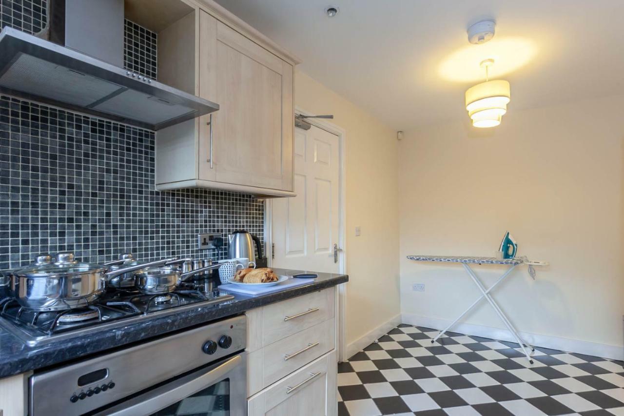 4 Bed Home, Driveway Parking Ideally Located In Latchford, Warrington - Executive St Marys House Екстериор снимка