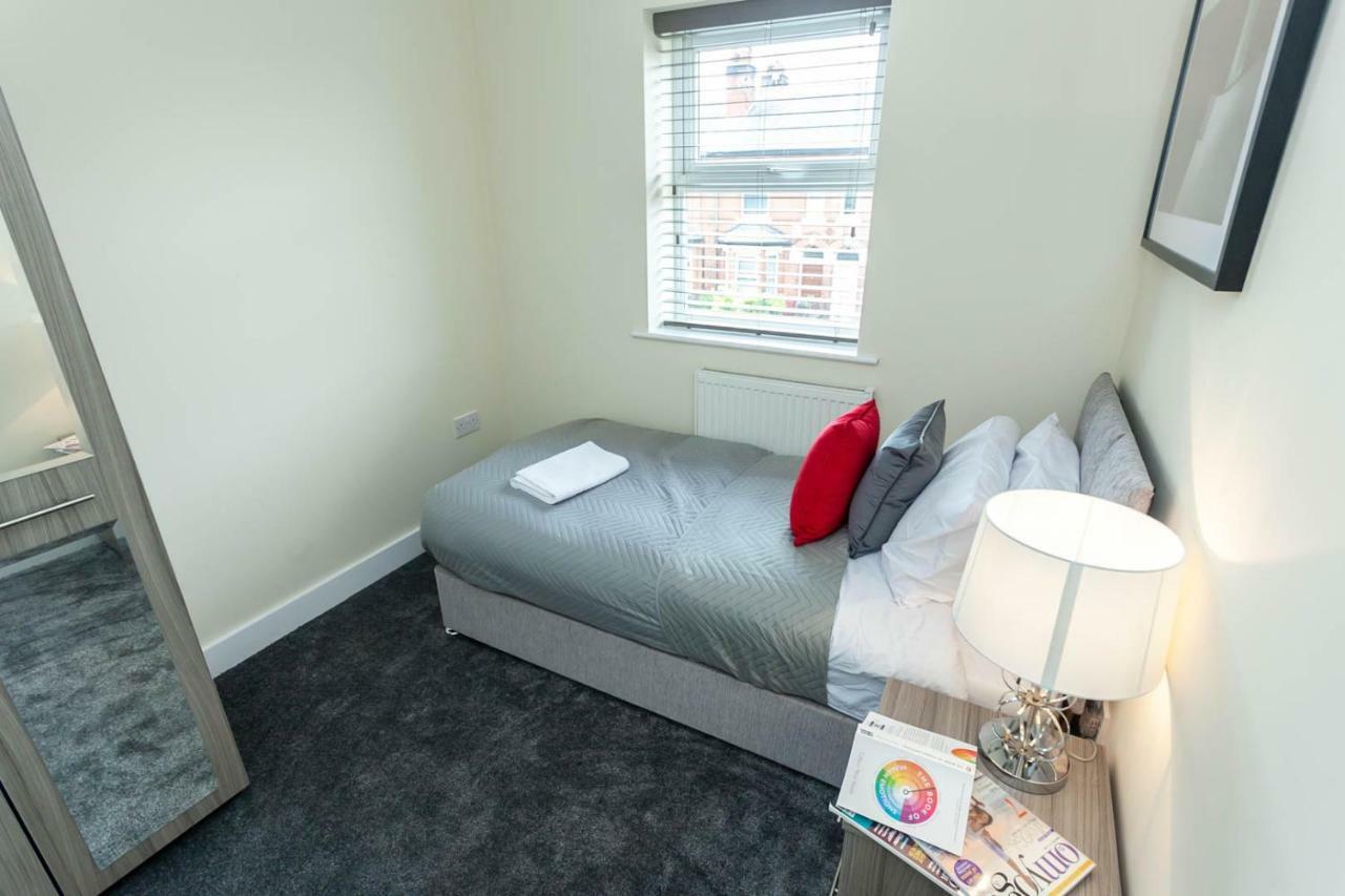 4 Bed Home, Driveway Parking Ideally Located In Latchford, Warrington - Executive St Marys House Екстериор снимка